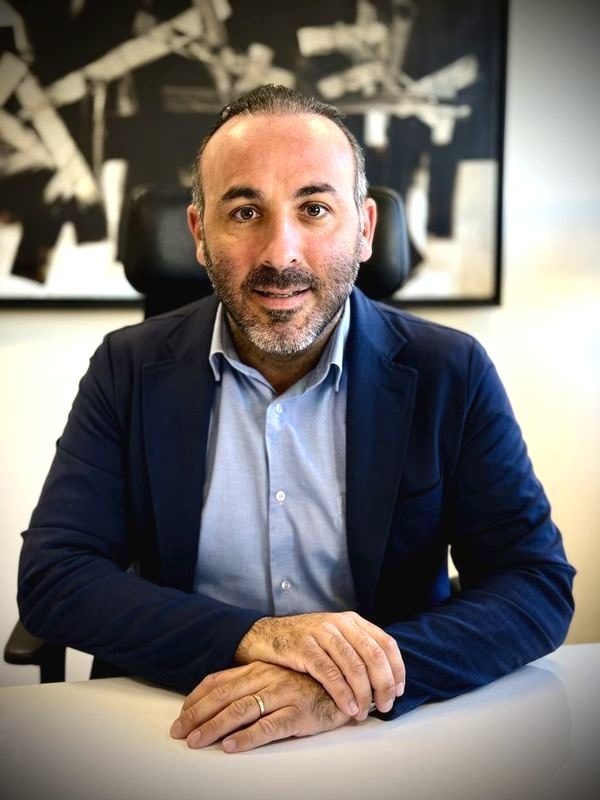 Benjamin AYOUN à son bureau