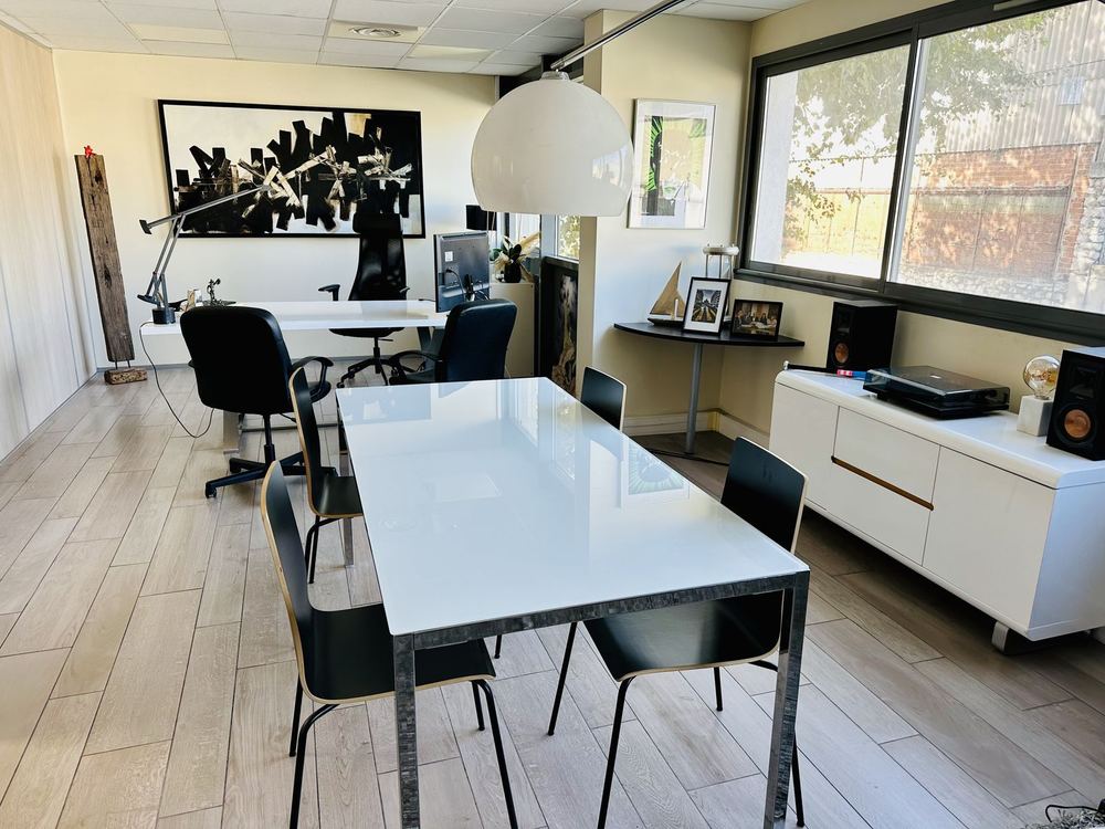 Le bureau de Benjamin AYOUN et son tableau